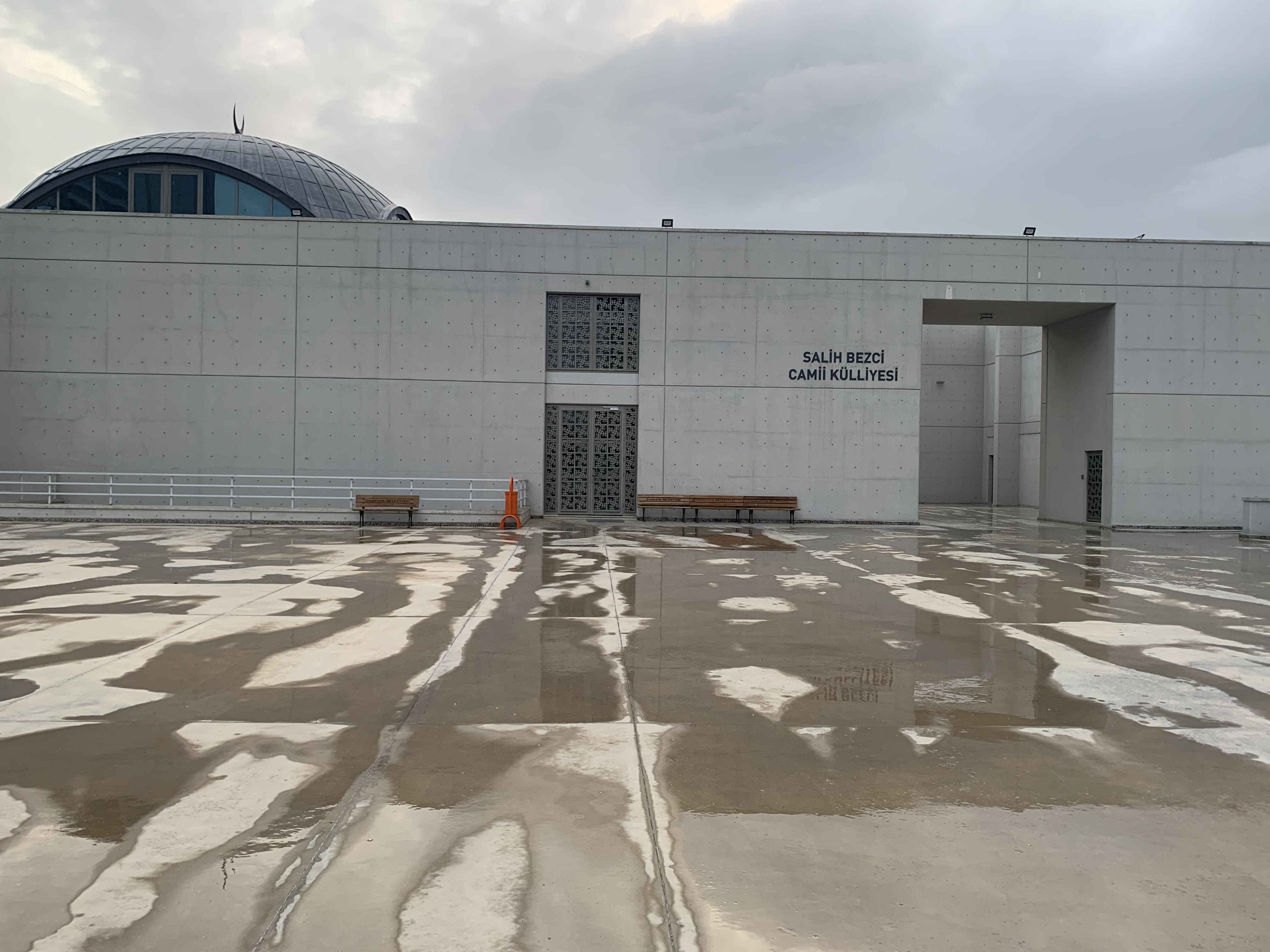 Salih Bezci Camii Külliyesi